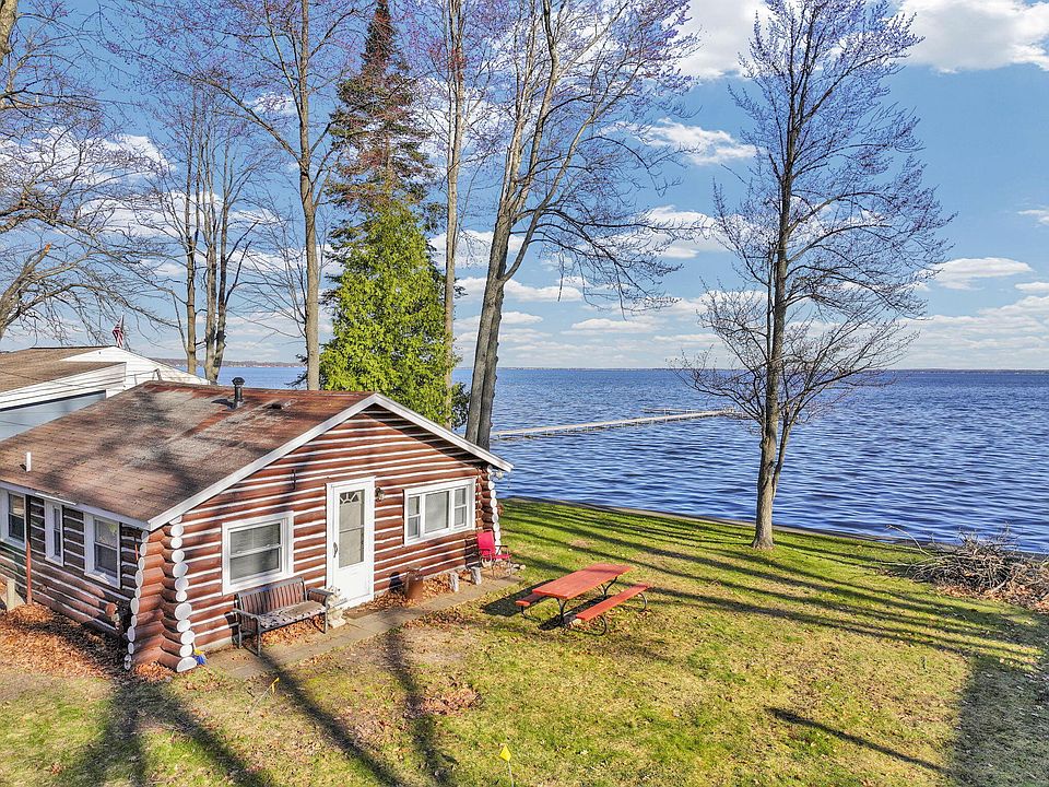 1st image of 4048 W Houghton Lake Dr