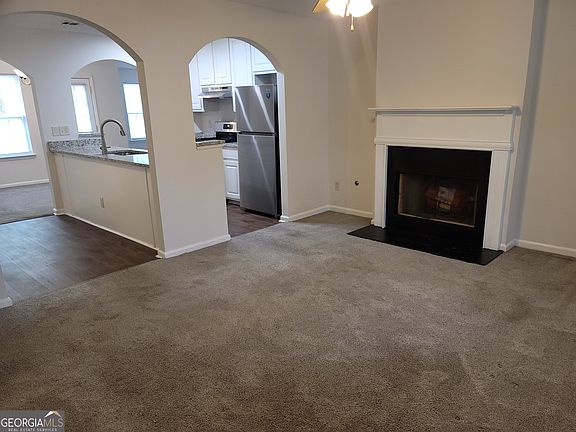 3rd image of 5011 Larkspur Ln S