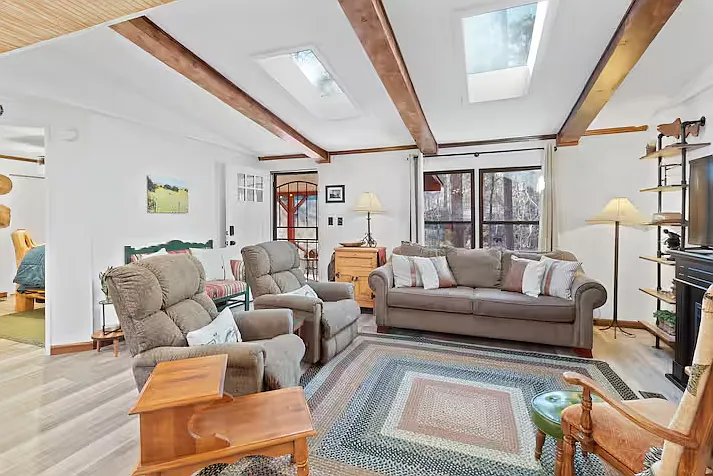 3 bed, 1200 sqft, $3,500 — Photo 3