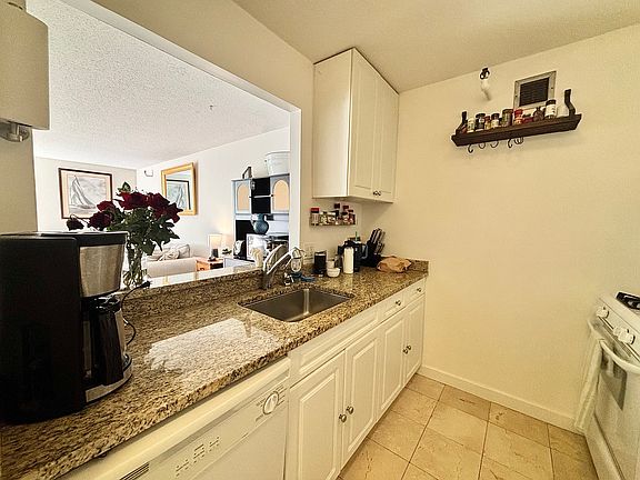 4th image of 42 8th St APT 5413