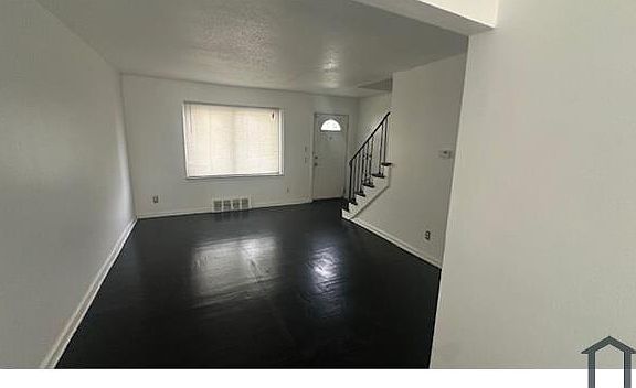 4th image of 1708 E Outer Dr