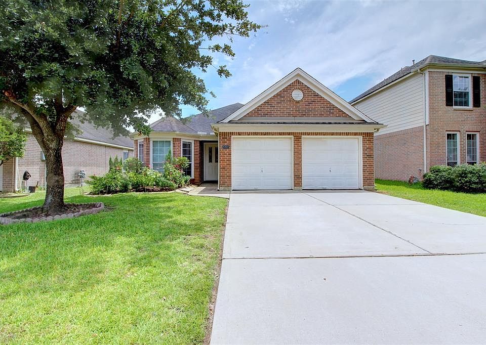 1st image of 20915 Balmoral Glen Ln