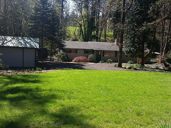 4th image of 1024 NW Alder Creek Dr