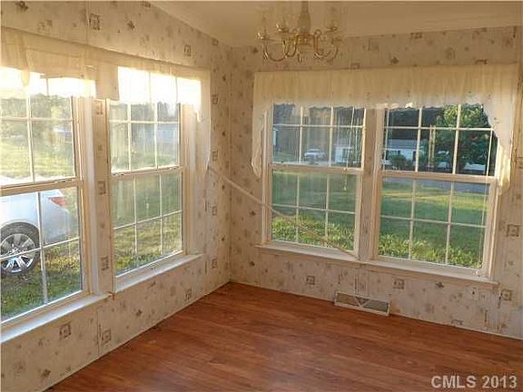 3rd image of 135 Broad Meadow Dr