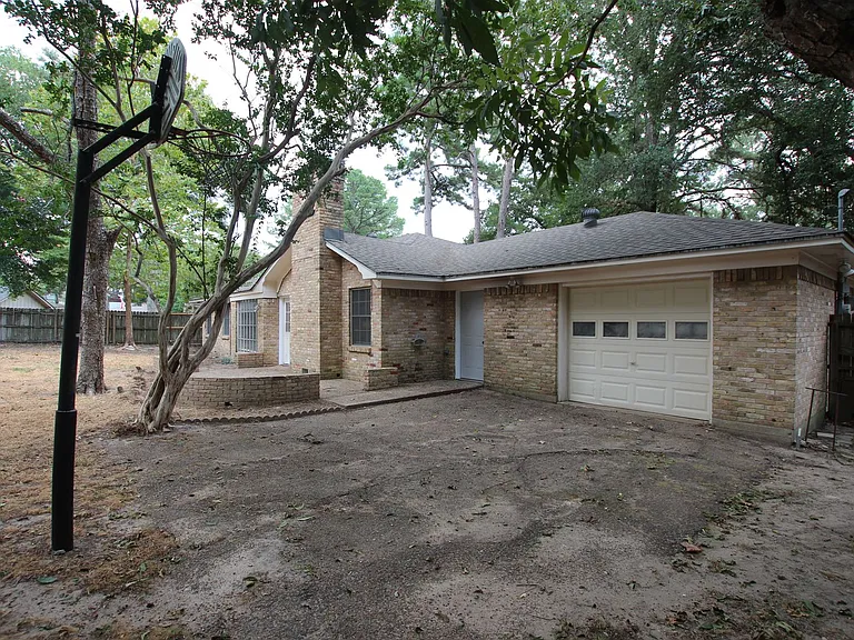 316 Clemson Dr — Photo 32