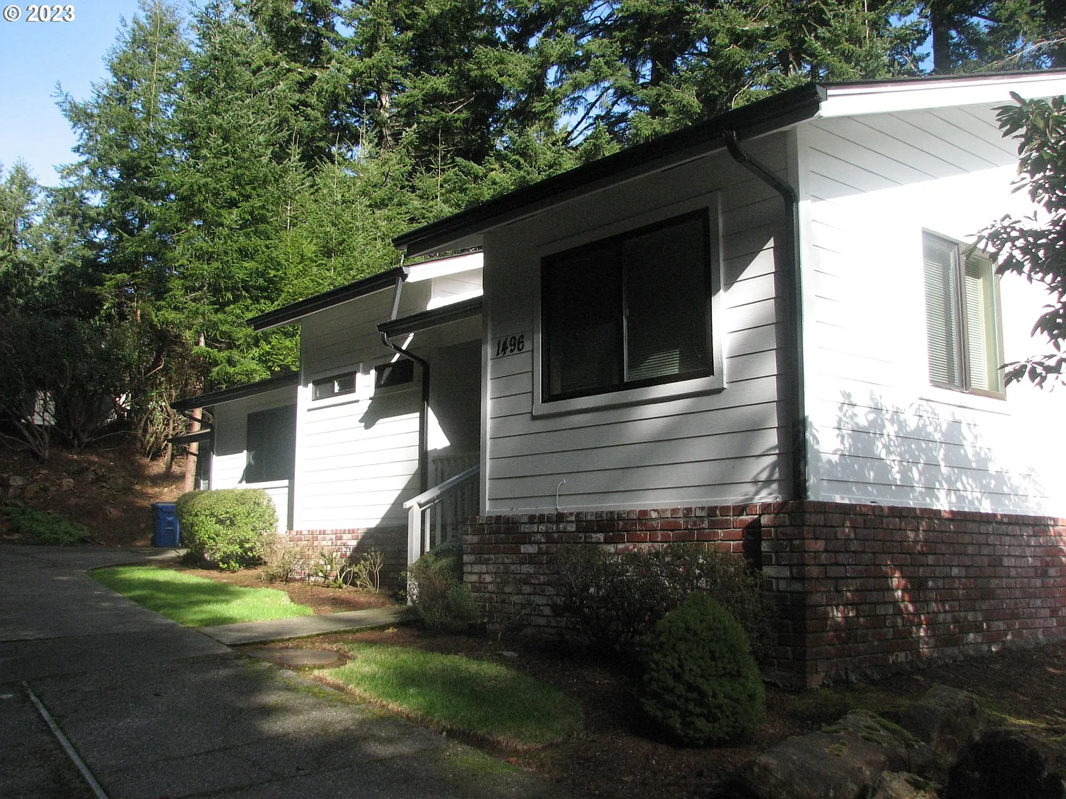 1496 Glenwood Dr photo 1