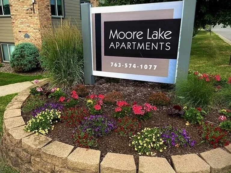 Moore Lake Apartments — Photo 28