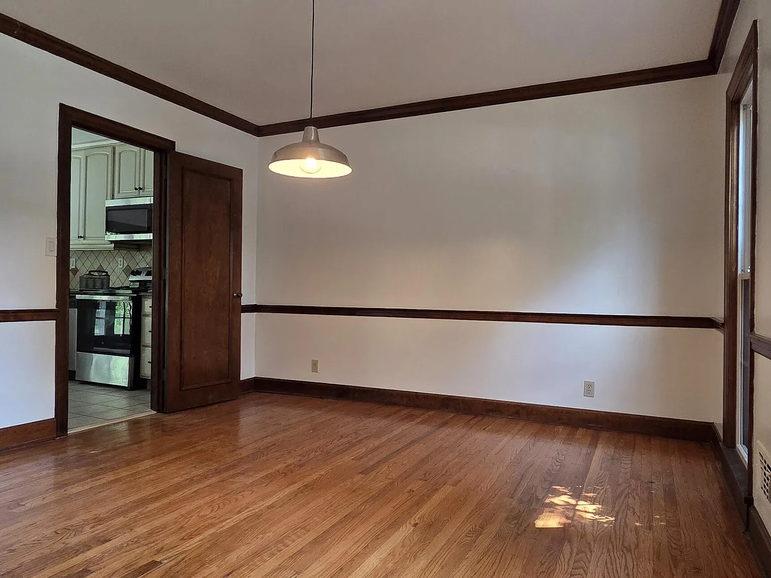 4 bed, 2.5 bath, 2700 sqft, $3,250 — Photo 3