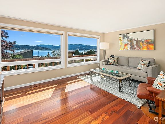 4th image of 1020 W Lake Sammamish Parkway NE