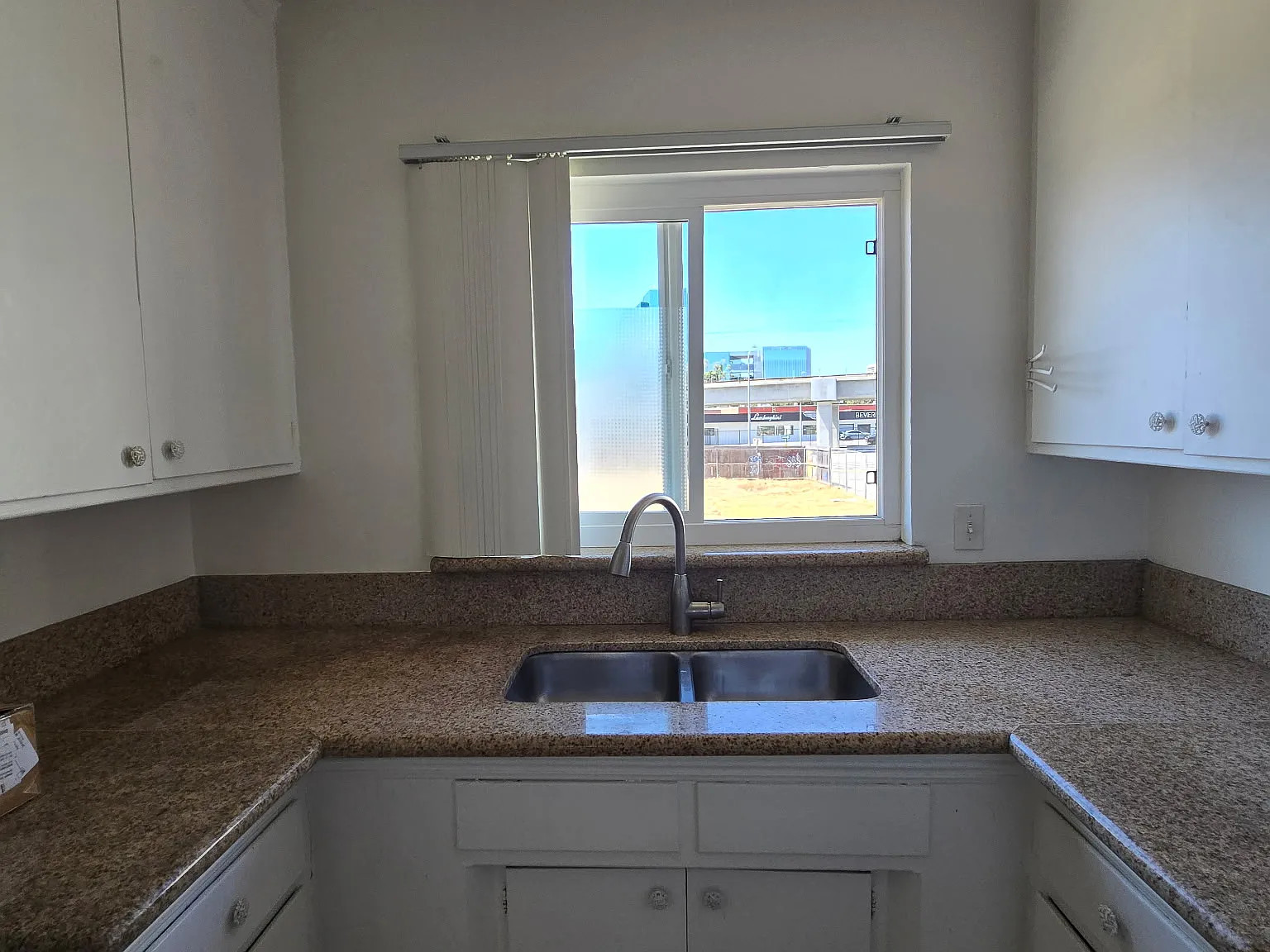 2 bed, 685 sqft, $2,600 — Photo 3