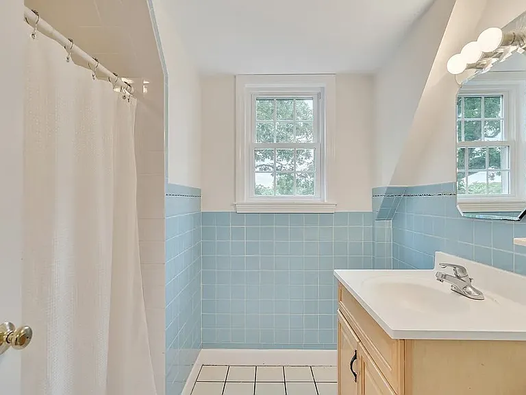 235 Lincoln St — Photo 19