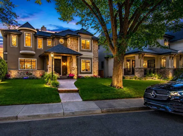 1318 Windsor St NW, Calgary, AB T2N 3X1