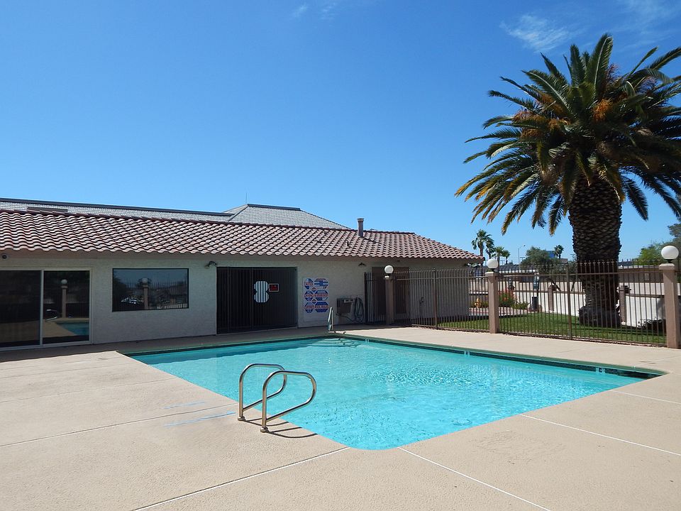 The Del Mar Downs Community Pool and Clubhouse