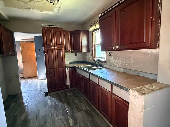 4th image of 2148 115th St