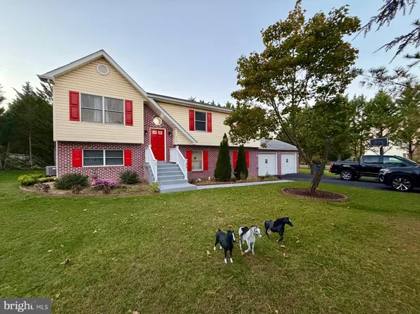 217 Montgomery Cir, Stephens City, VA 22655