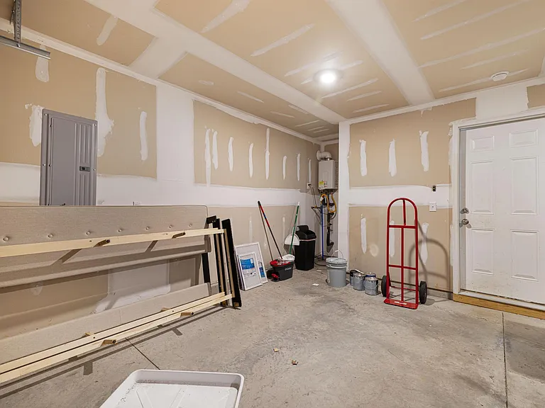1124 Tay Sta — Photo 19