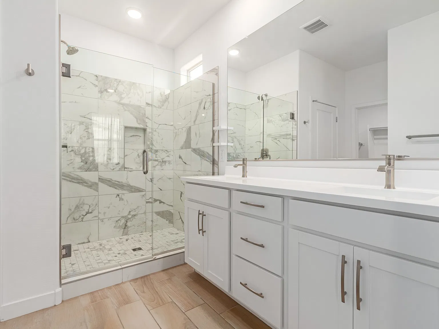 17282 W Surrey Dr — Photo 2