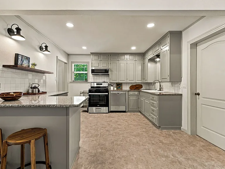 310 Hillcrest Ave — Photo 10
