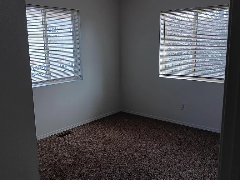 341 Pheasant Rd W #D — Photo 5