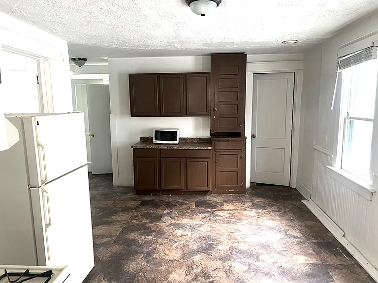 516 E 22nd St #2 — Photo 8