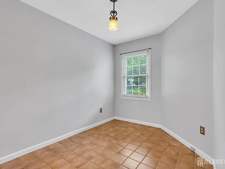31 Fair Acres Ct — Photo 4