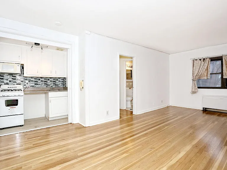 3021 Edwin Ave #5H — Photo 7