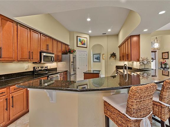 3rd image of 10923 Stonington Ave