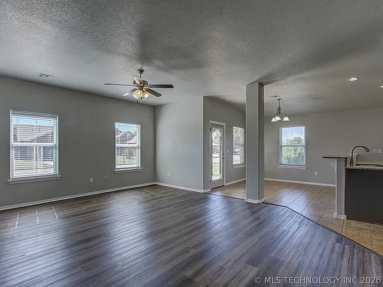 16090 S 85th East Ave — Photo 4
