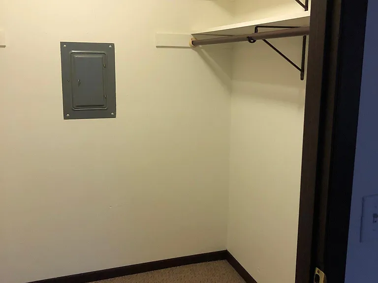 225 E Market St — Photo 14