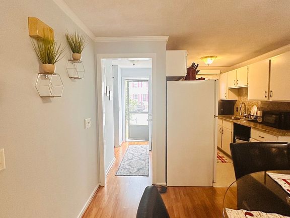 4th image of 520 High St #7