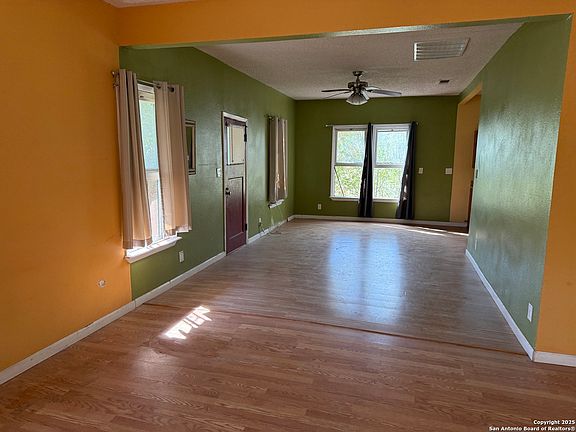 5th image of 2604 Memorial Blvd