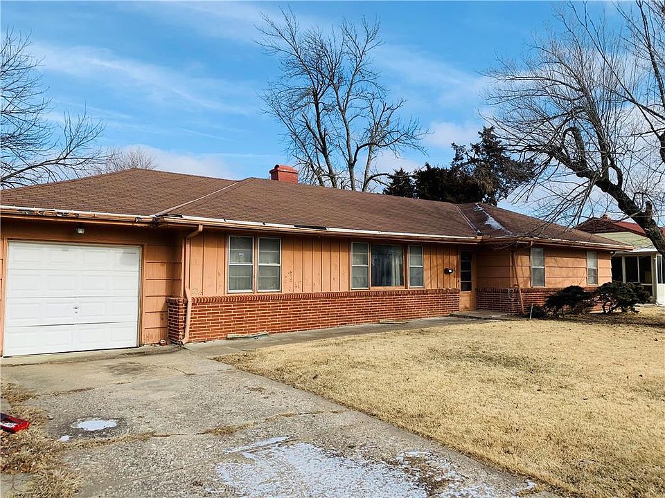 1st image of 2900 E 55th St