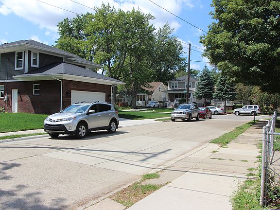3rd image of 609 Saint Charles Ct