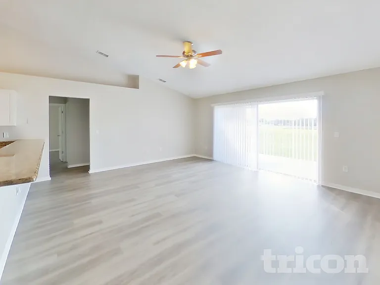 1044 Darlington Ct — Photo 2