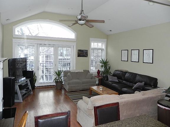 2nd image of 3227 N Clifton Ave #Unt