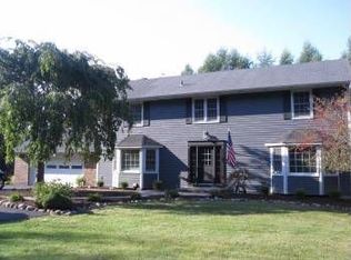 6 Surrey Hill Ln, Pittsford, NY 14534