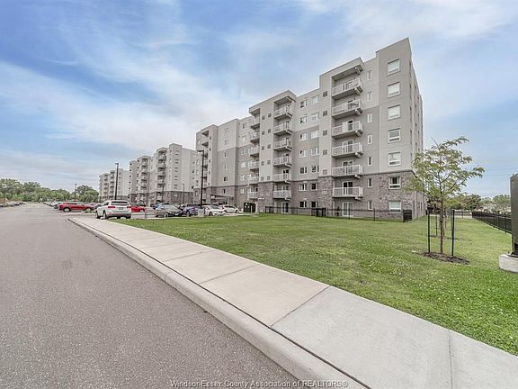 4th image of 1675 Banwell Rd #507