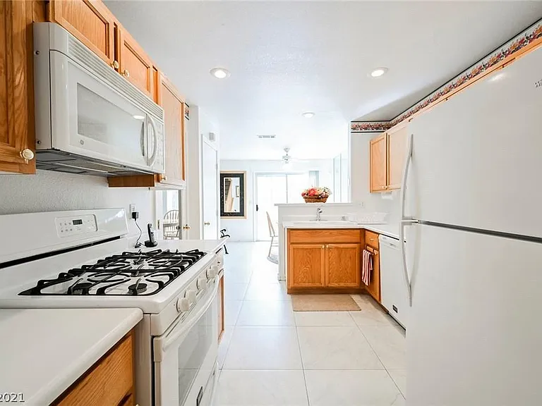 824 Radiant Star St — Photo 6