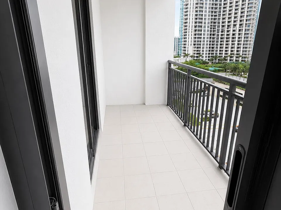 540 Brickell Key Dr #1224