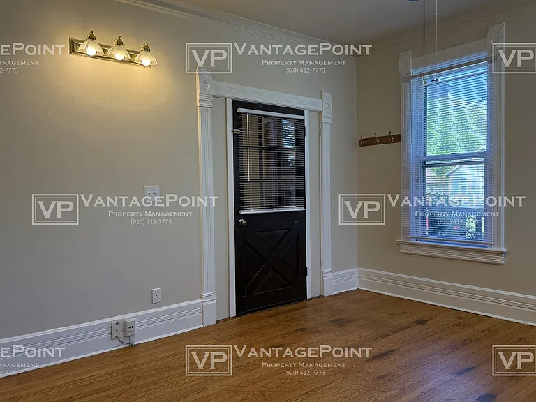 220 S Maple Ave — Photo 2