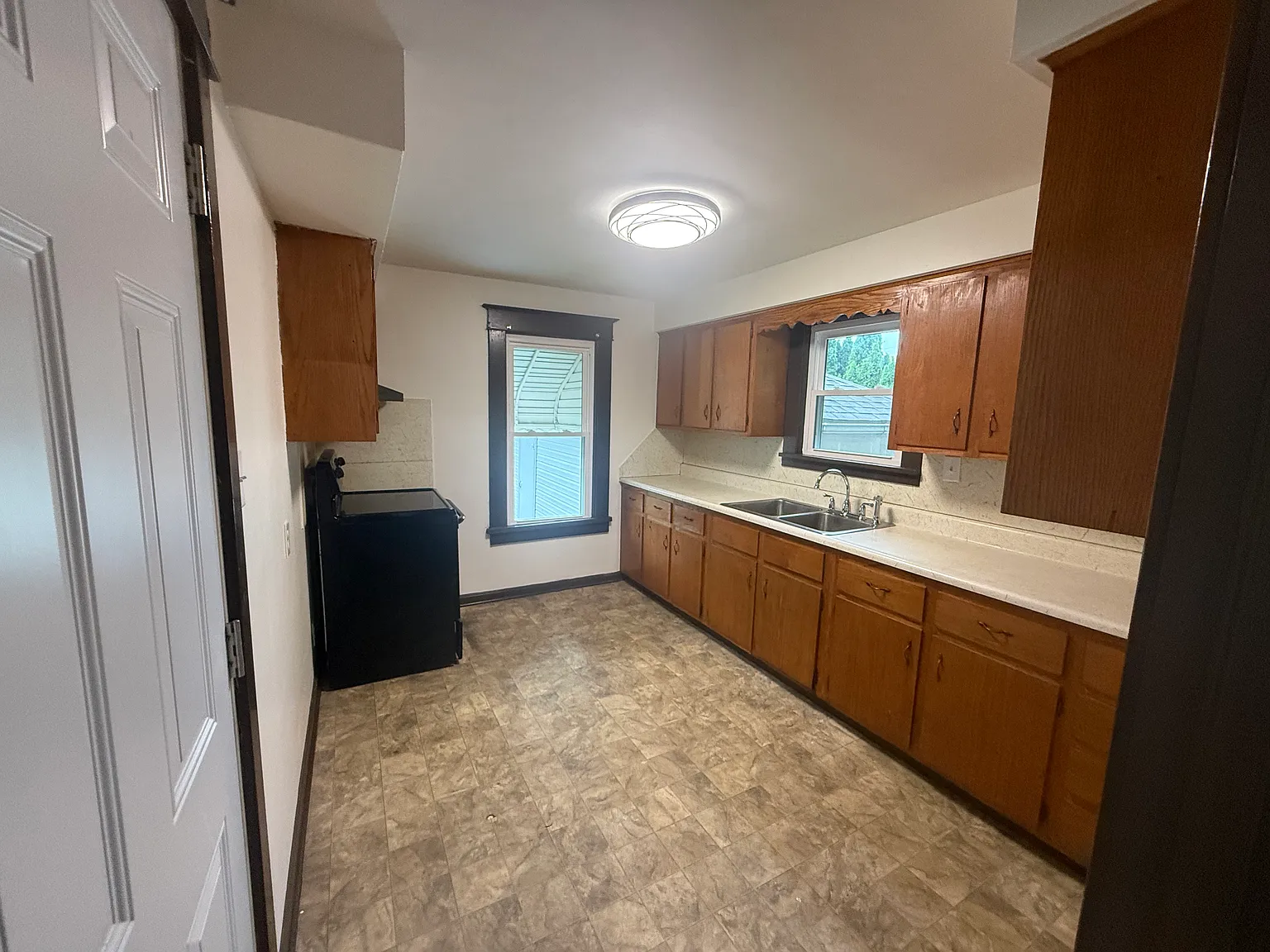 2 bed, 1024 sqft, $1,100 — Photo 3