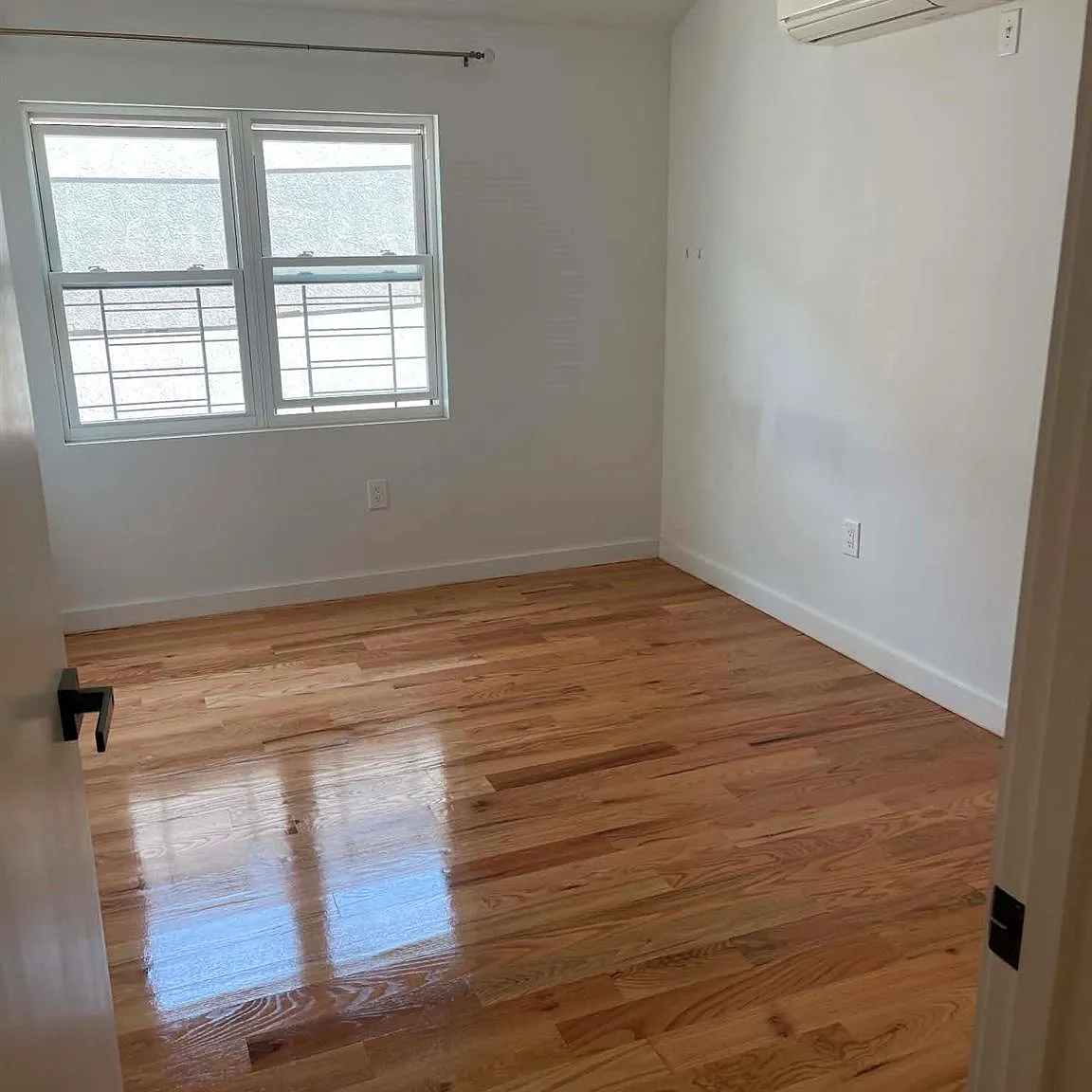 3 bed, 2.0 bath, 1700 sqft, $3,250 — Photo 2
