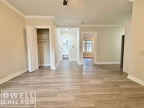 3rd image of 4216 N Clark St #42223