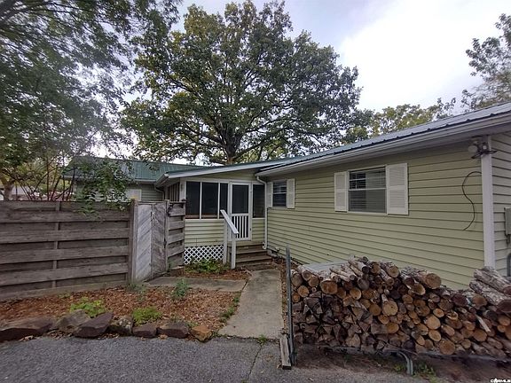 5th image of 307 Union St