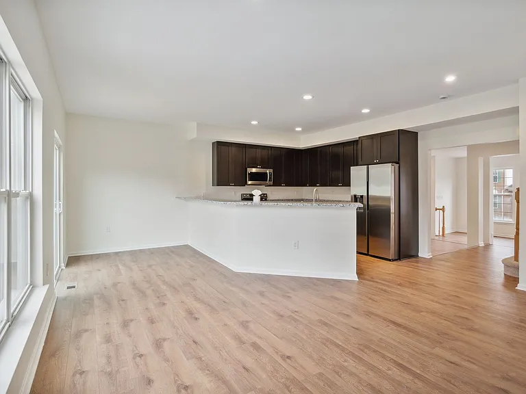 21193 Millwood Sq — Photo 4