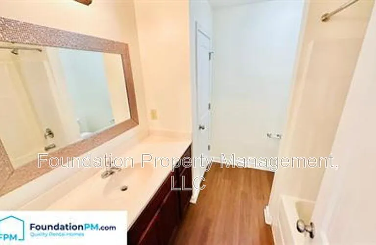 1314 Crosstown Ct — Photo 11