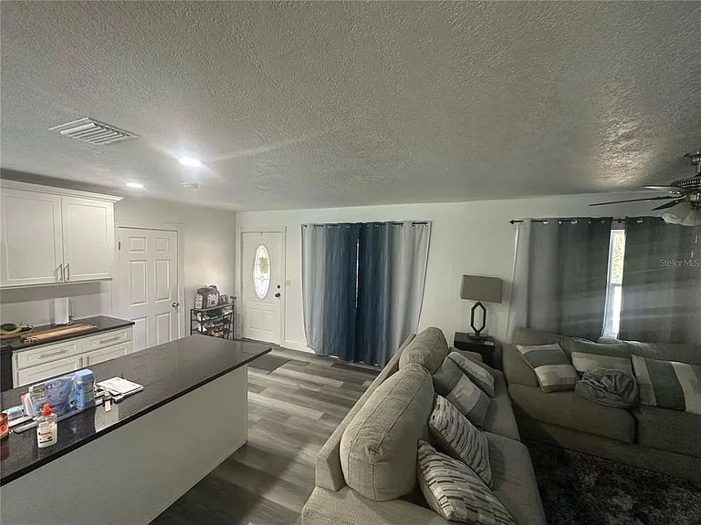 1011 Gerona Ave — Photo 2