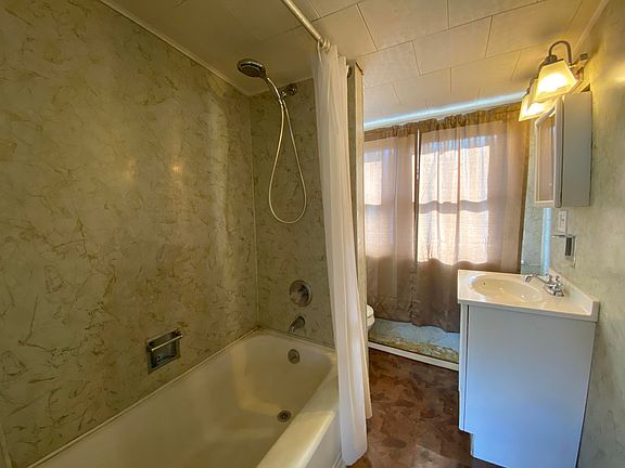 3rd image of 302 N Barnett St