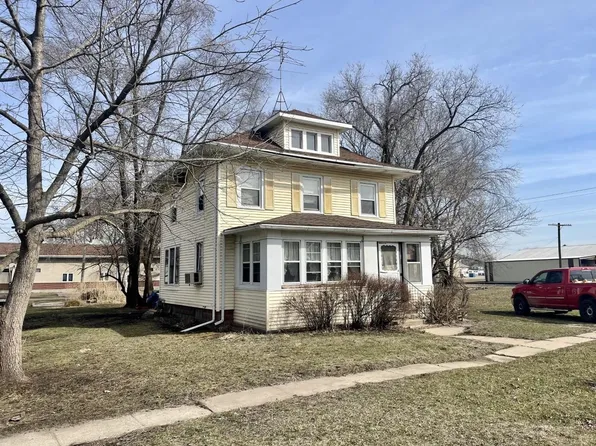 1002 Locust St, Thomson, IL 61285