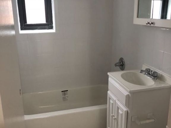 5th image of 50 Fleetwood Ave APT 6G